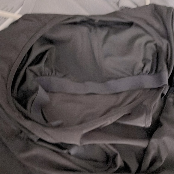 GAP 🧘🏻♀️ BLACK RAZORBACK ATHLETIC YOGA TANK TOP w/BUILT IN SHELF BRA Women’s 2X - Picture 4 of 5